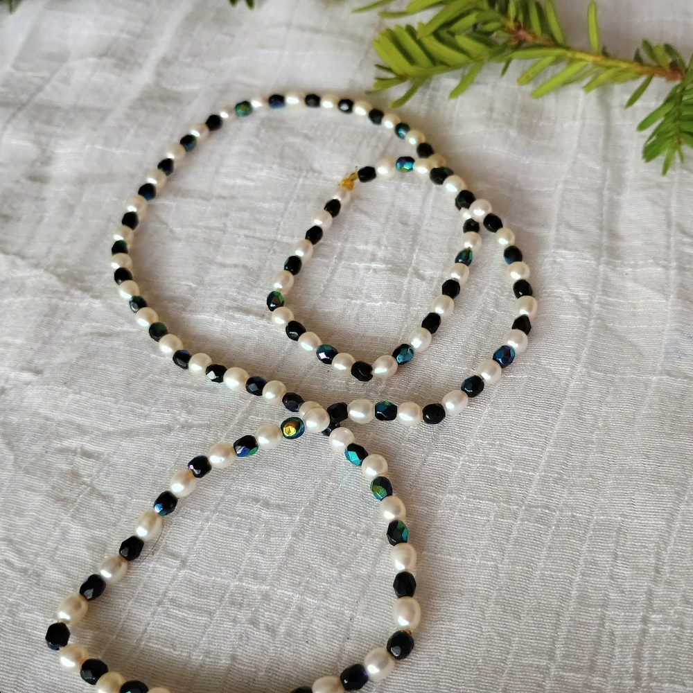 🌹WHIMSY GOTH 🌹VTG handmade freshwater pearl and black ab crystal throw over
